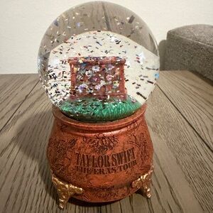 *IN HAND Taylor Swift | The Eras Tour Acoustic Piano Snow Globe*